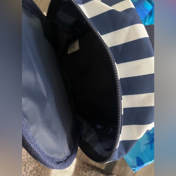 FREE MINI BACKPACK 🌞✨🦈 boys robe swim trunks upf 50 baby shark backpack size 5 - Picture 6 of 7